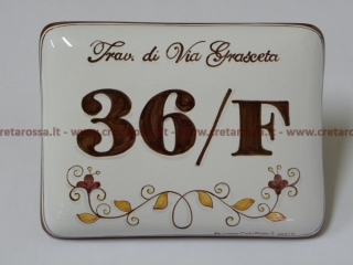 cod.art: nc58 - Mattonella in ceramica leggermente bombata cm 17x13 circa fiori "Arabo" e scritta personalizzata. 